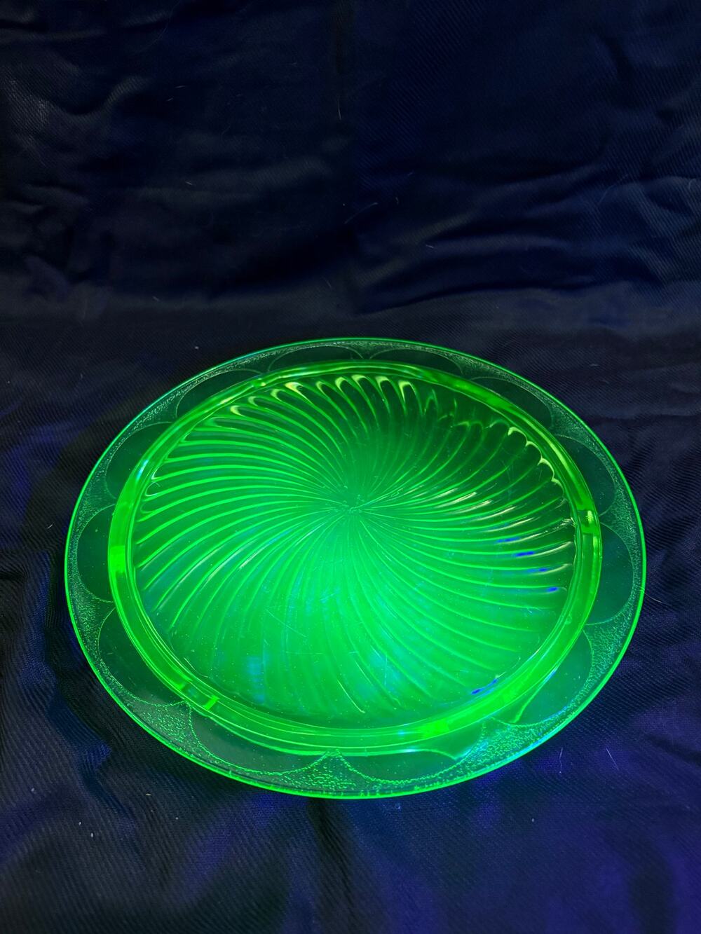 Vintage Anchor Hocking Spiral Green Uranium Glass Footed Cake Plate Stand 10"